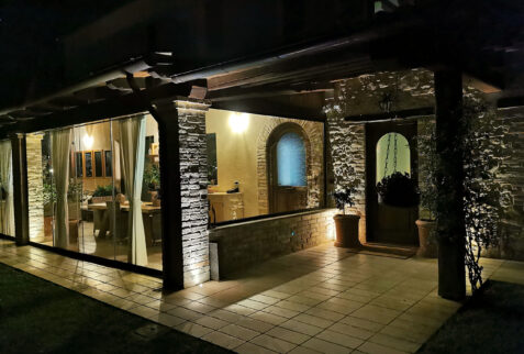 Collelago – a glimpse of the Agrirelais by night – BBofItaly