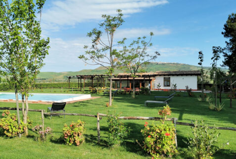 Larino – the fantastic meadow surrounding the Agriturismo Essentia – BBofItaly