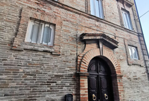 Montefiore dell’Aso – a palace in the hamlet – BBofItaly