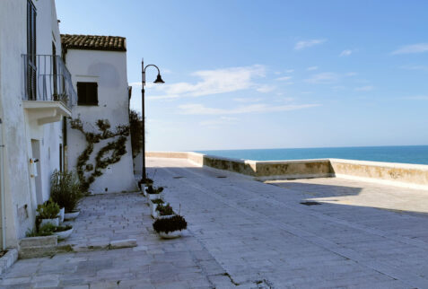 Termoli – pedestrian street with sea landscape – BBofItaly