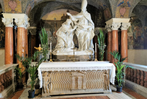 Ascoli Piceno – The main altar of the crypt of cathedral of Ascoli Piceno – BBofItaly