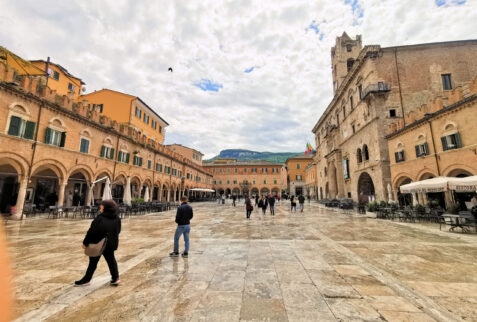 Ascoli Piceno – Piazza del Popolo – BBofItaly