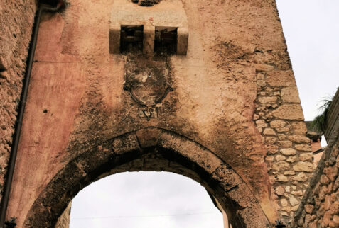 Santo Stefano di Sessanio – the fortified Porta Urbica – BBof Italy