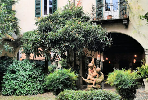 Varese – a glimpse of the courtyard with a typical Italian garden – BBofItaly