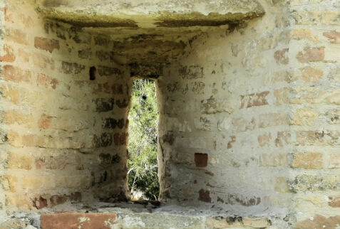 Grottammare – a window of the castle used by army to fire their weapons – BBofItaly