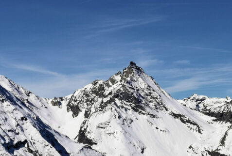 La Stella – Grand Nomenon peak (3488 meters high) and on the left the Belleface pass (3109 meters high) – BBofItaly