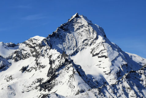 La Stella – Grivola (3969 meters high) wiht the small Nomenon glacier – BBofItaly