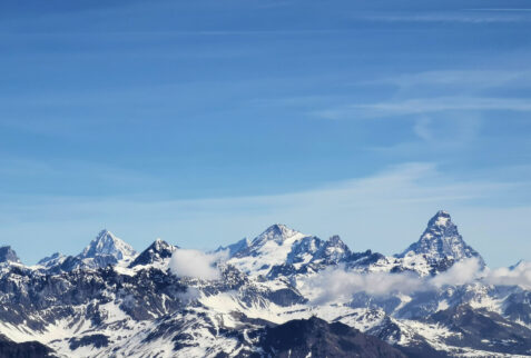 La Stella – the mountain range looking towards Switzerland and on the right the mighty Matterhorn (4477 meters high) – BBofItaly