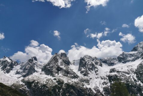 Capanna Mambretti – from left Caronno peak, Scais peak, Pizzo Brunone – BBofItaly