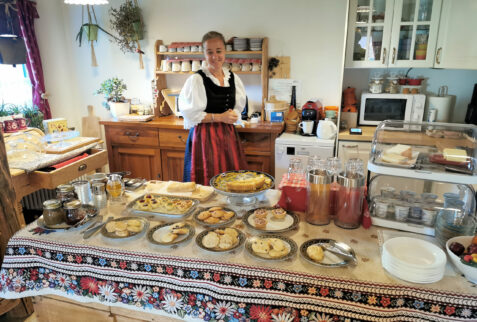 Domegge di Cadore – Monica while serving breakfast – BBofItaly