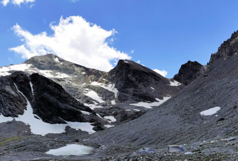 Traversiere - on the left side Becca della Traversier on the right side of the picture the Bassac Dere pass with some snow close under it – BBofItaly