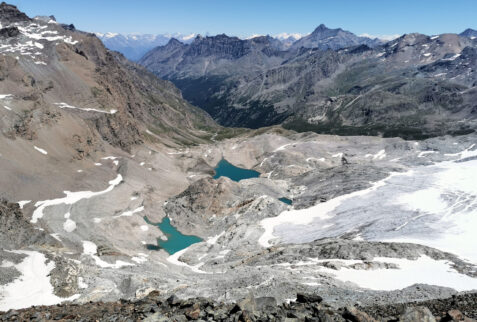 Traversiere - the plateau with some glacial lakes and the tongue of Goletta glacier – BBofItaly