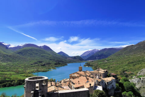 Barrea – view of the hamlet from the castle – BBofItaly