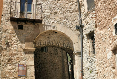 Barrea – Porta Dione the main gate of the hamlet – BBofItaly