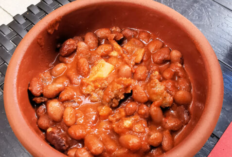 Navelli - beans with tomato sauce and sausages – BBofItaly