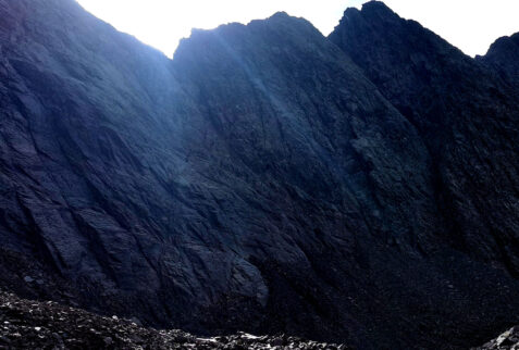 Passo della Scaletta - the central crack is the gully to the pass - BBofItaly