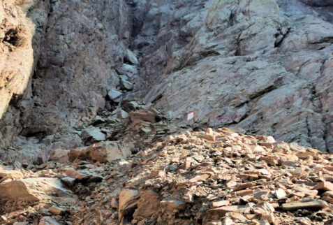 Passo della Scaletta - the gully to the pass seen from the bottom - BBofItaly