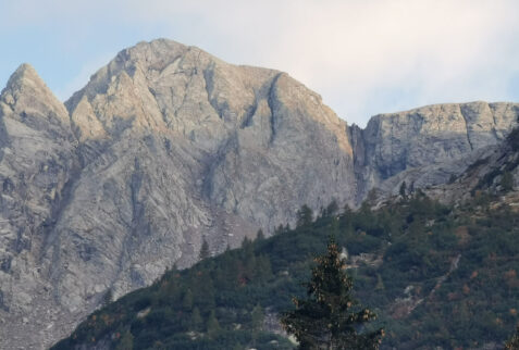 Passo della Scaletta - on the right side of Pizzo della Brunone the gully to the pass - BBofItaly